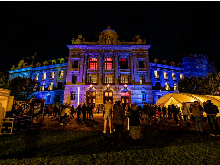 Science Café Bern: Lifelong Learning - a pleasure or a burden?